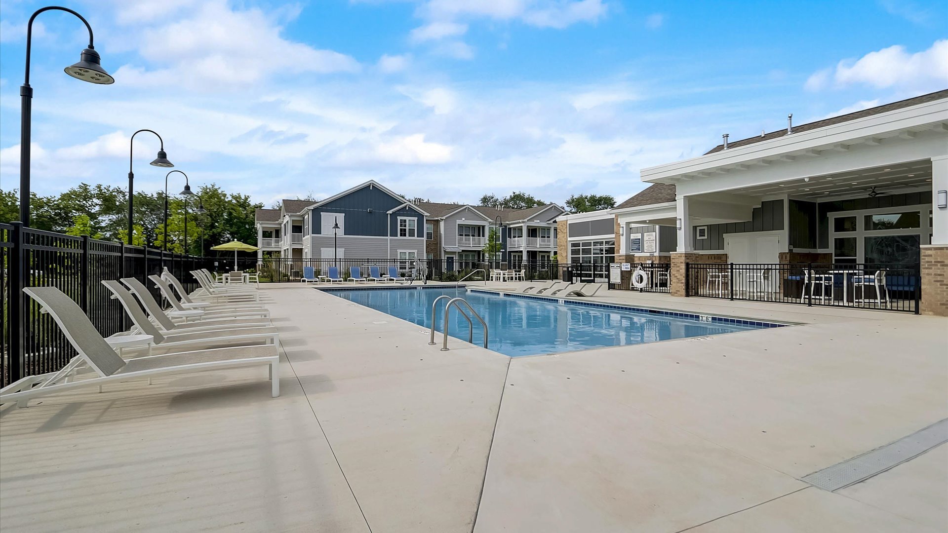 Photos & Virtual Tours of Springs at Three Oaks in Crystal Lake, IL